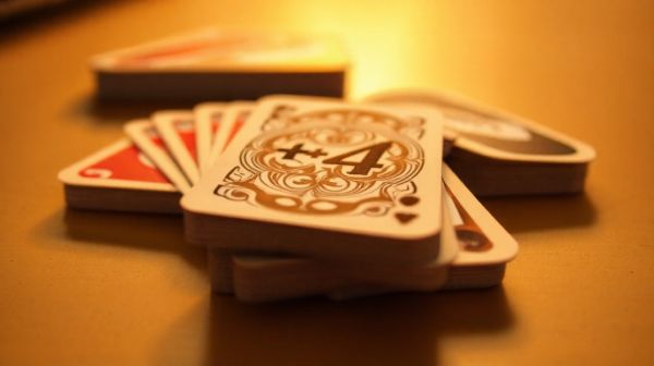 Découvrez les stratégies pour maîtriser la carte +4 au Uno