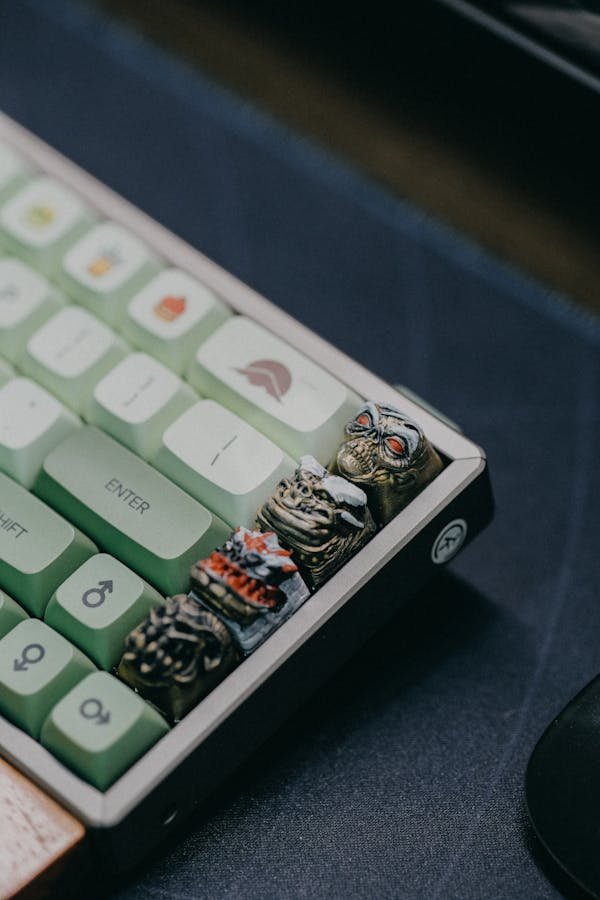 Les must-have pour tout passionné d'accessoires geek